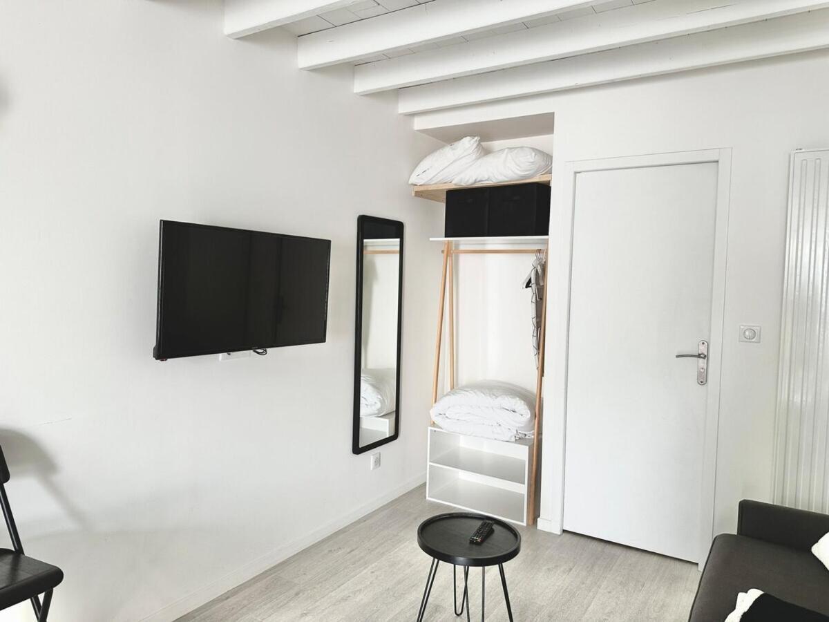 Ferienwohnung Le Patio De Loiseau Le Mans Zimmer foto